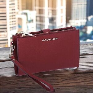 Michael Kors Leather Smartphone Jet Set Berry Wine Wristlet